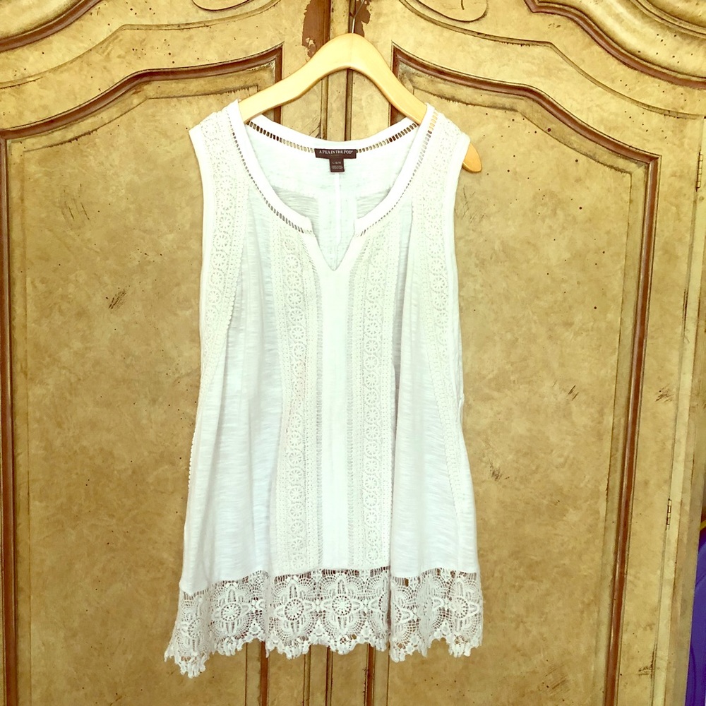 A Pea in the Pod White Tank Lace Detail